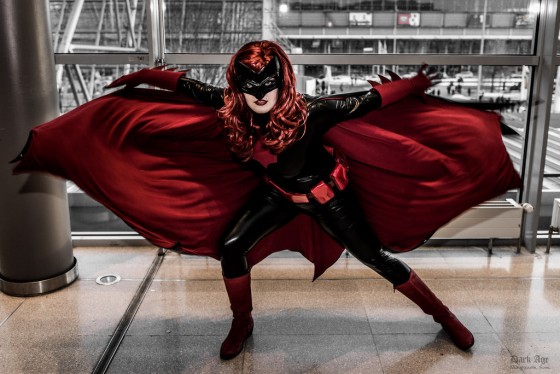 Batwoman, cosplayed by y-o-s-s-i, photographed by darkagesun.