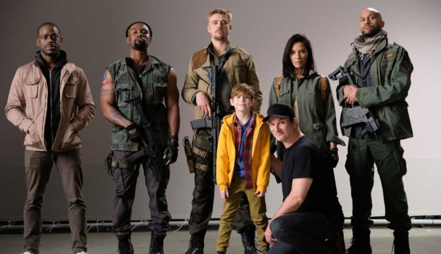 the predator cast photo shane black