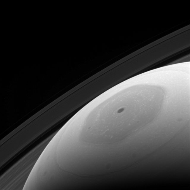 cassini capture's saturn's hexagon