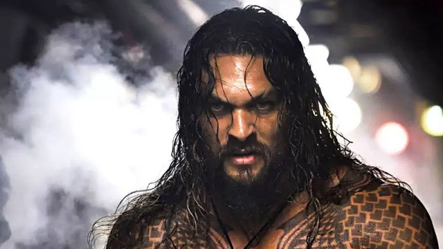 aquaman first look jason momoa beefy