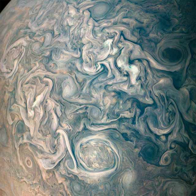 jupiter chaotic clouds juno