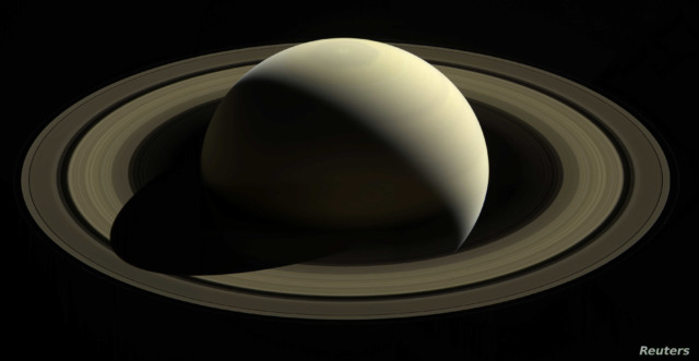 auroras saturn hot upper atmosphere