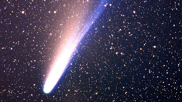 longest known comet tail billion kilometres