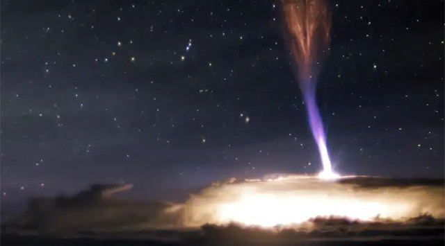 jet lightning bolts space