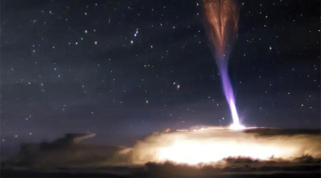 Gigantic-Ass Jet Lightning Bolts That Reach Space Remain Mystery to  Scientists